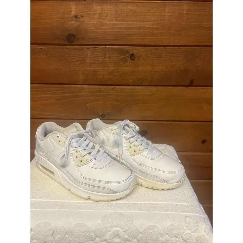 Nike Youth  Air Max 90 Leather (GS) Sz 5.5 [CD6864-100]